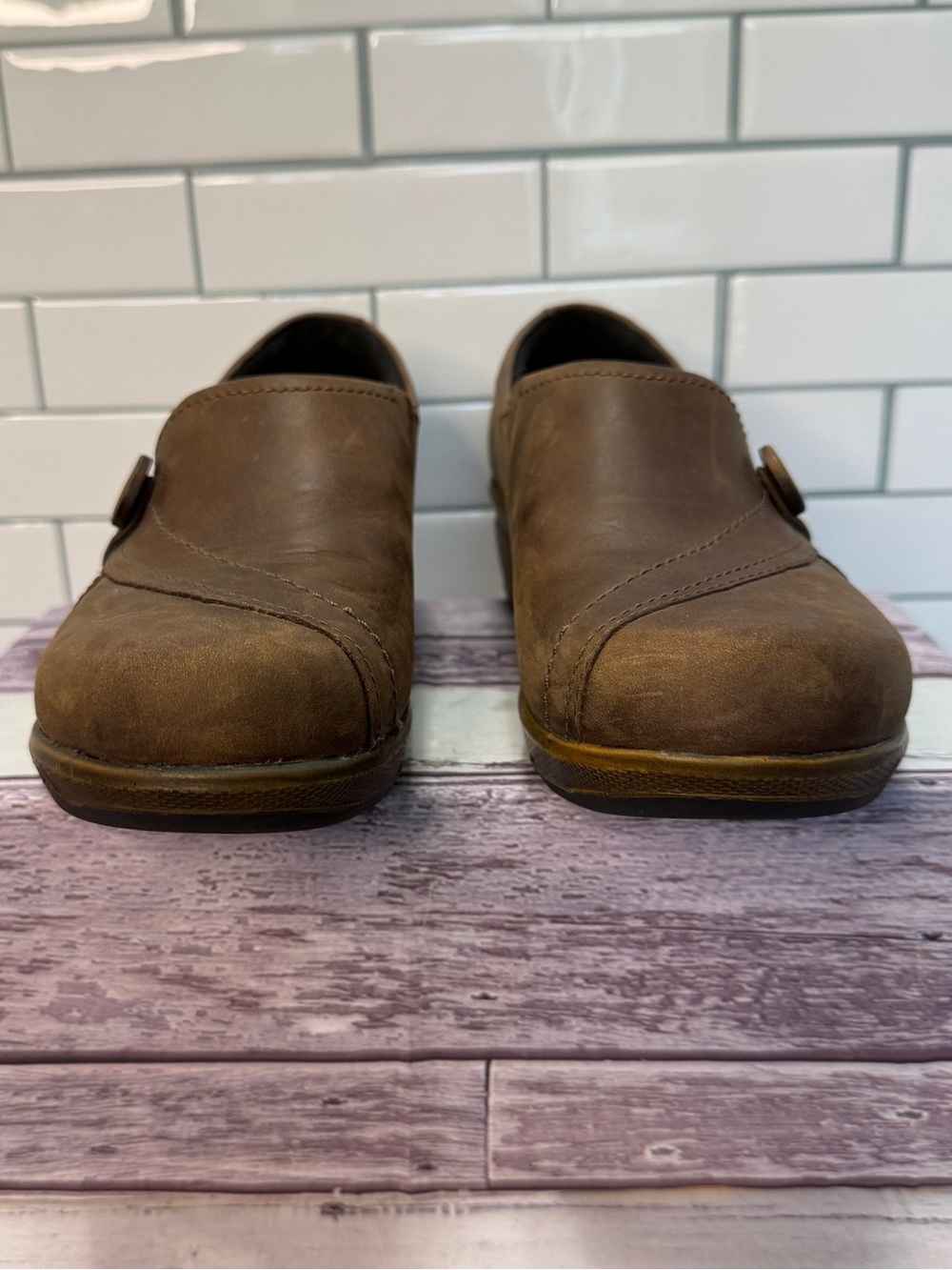 Keen Women's Mora Button brown leather clogs Size 6 - Picture 6 of 10